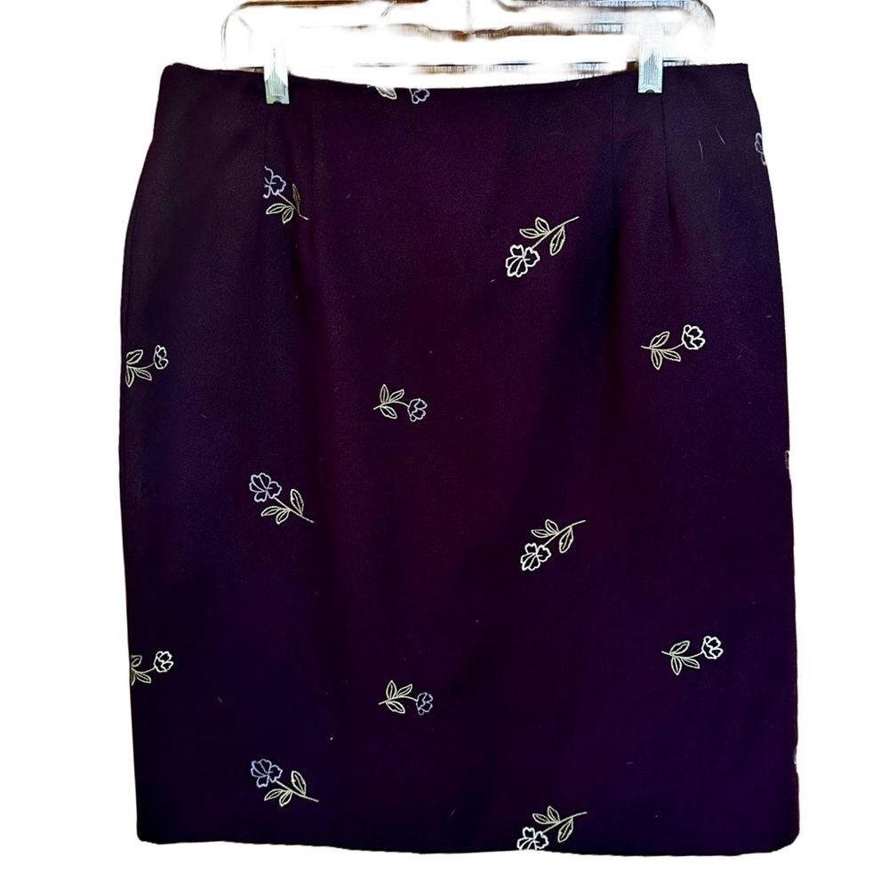 Vintage Victoria Holley Lined Pencil Skirt. Embroidered flower pattern. Size 16.